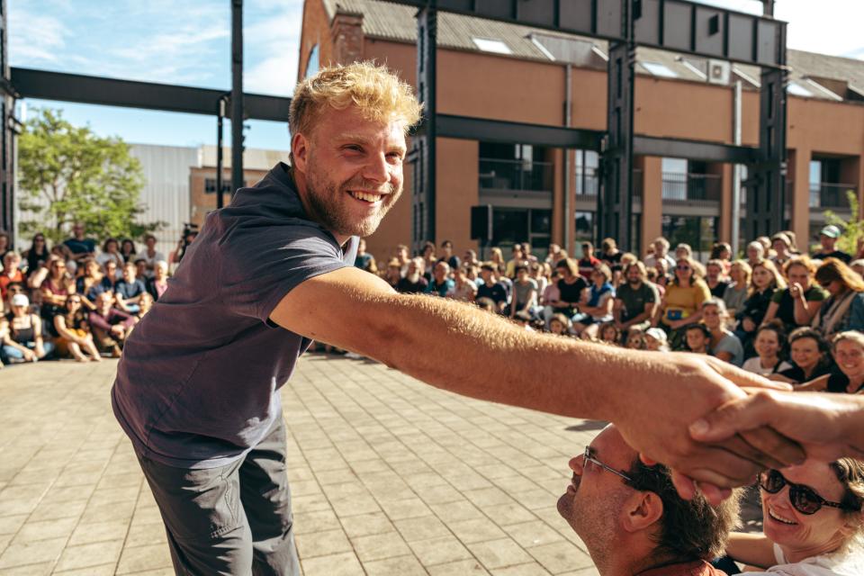 foto van Hugs and Handshakes
